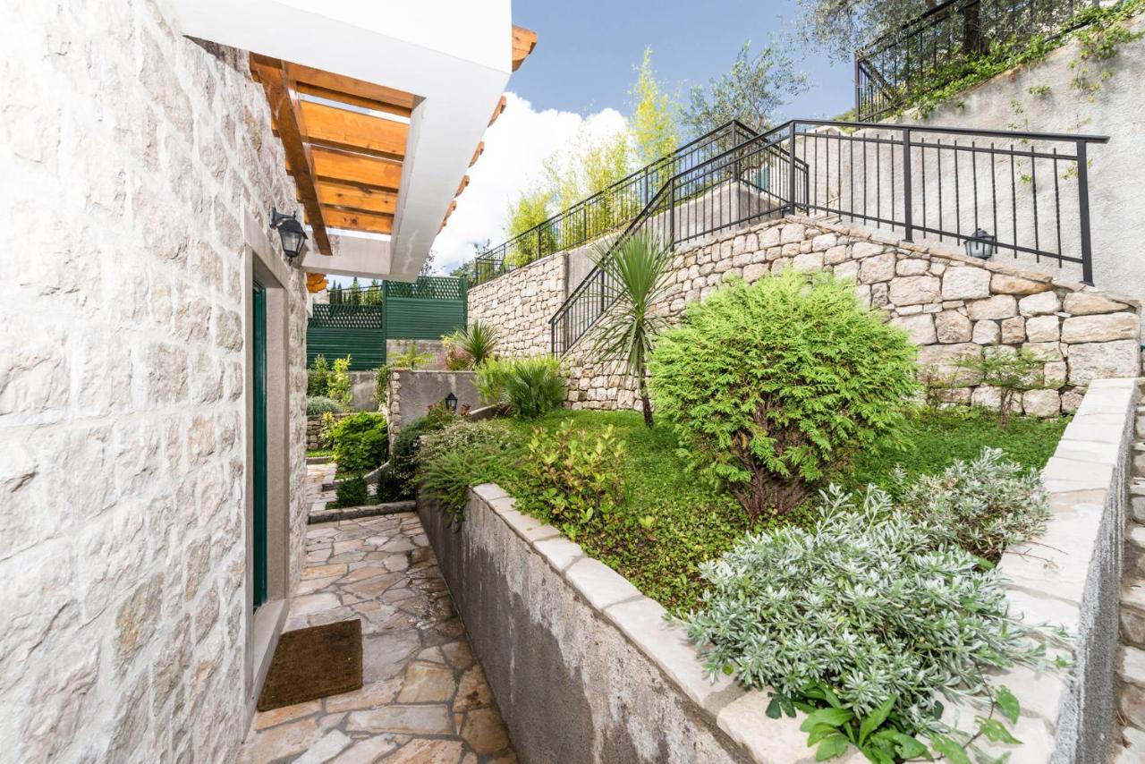 הוילה הרצג-נובי Lavender House With Shared Pool מראה חיצוני תמונה